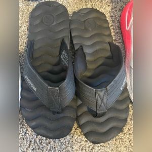 New buckle Flipflops